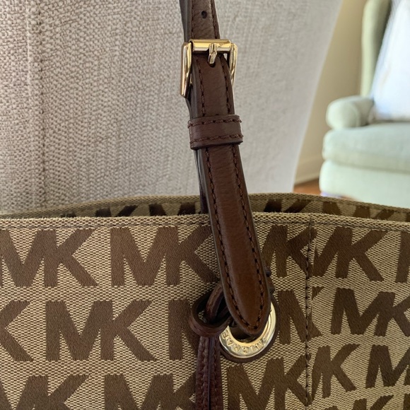 EUC Michael Kors Signature Logo Tote - Picture 3 of 11